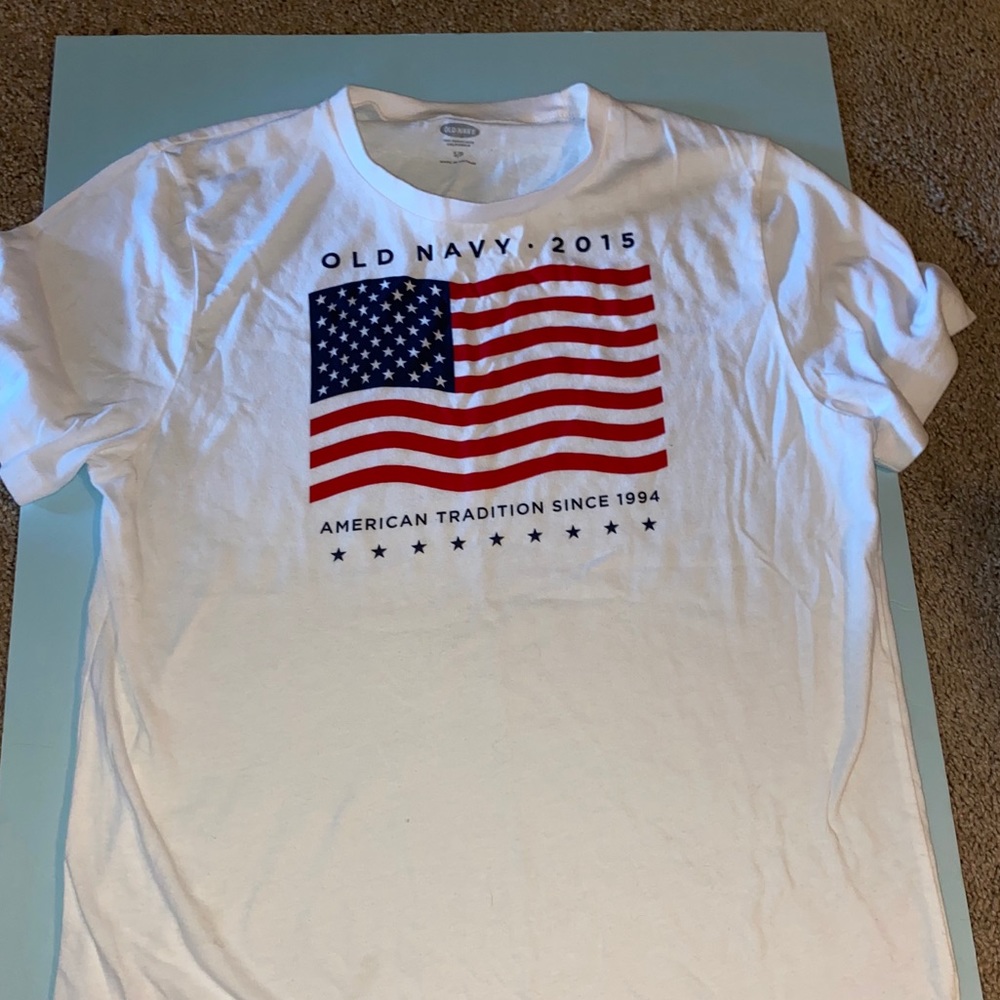 White old navy American flag T-shirt unisex.